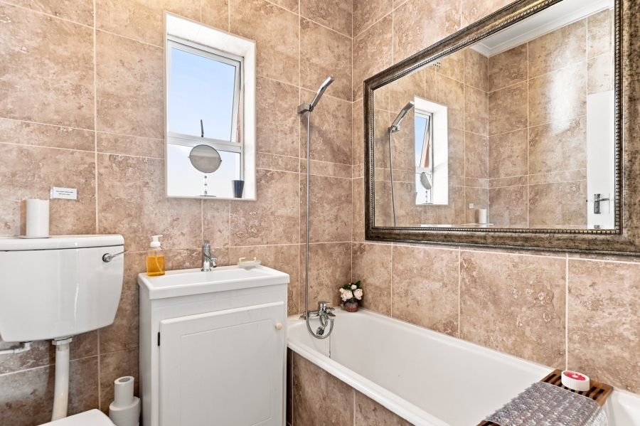 3 Bedroom Property for Sale in Wetton Western Cape
